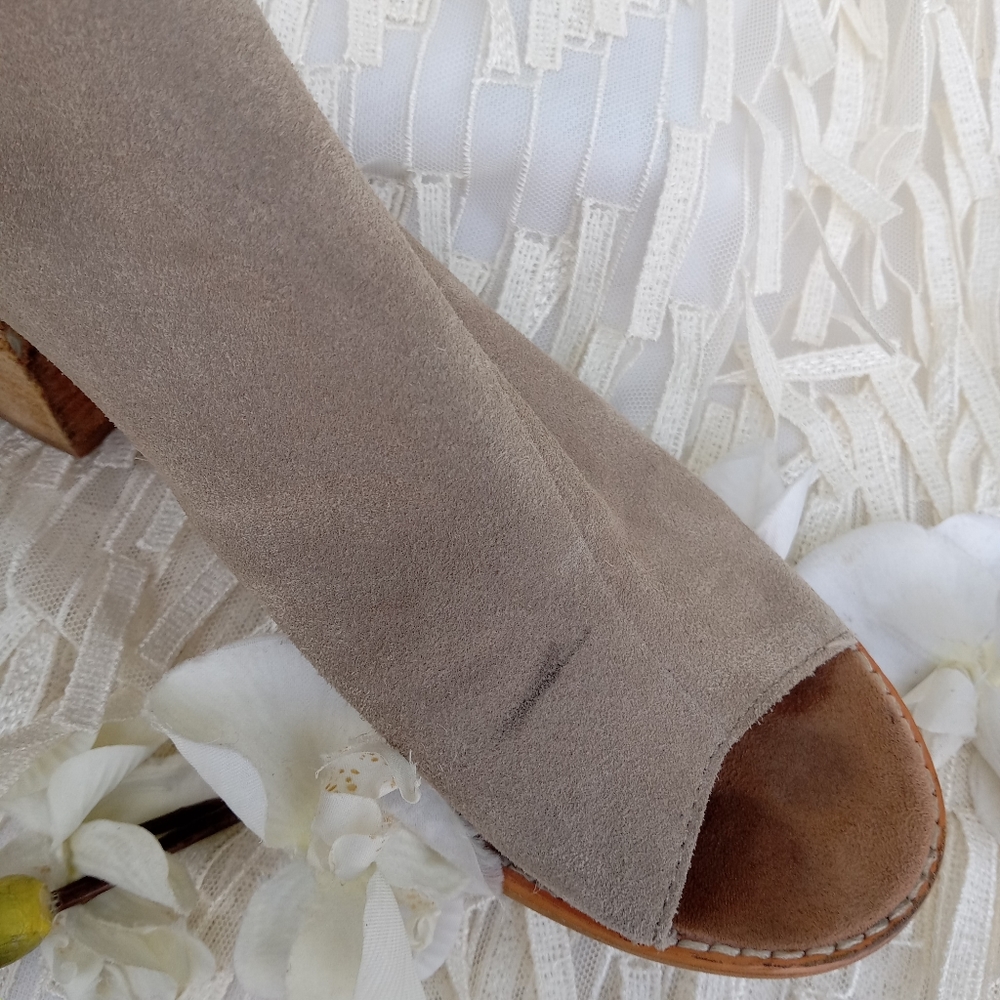 Toms 'Elba' Suede Heels - Picture 12 of 13